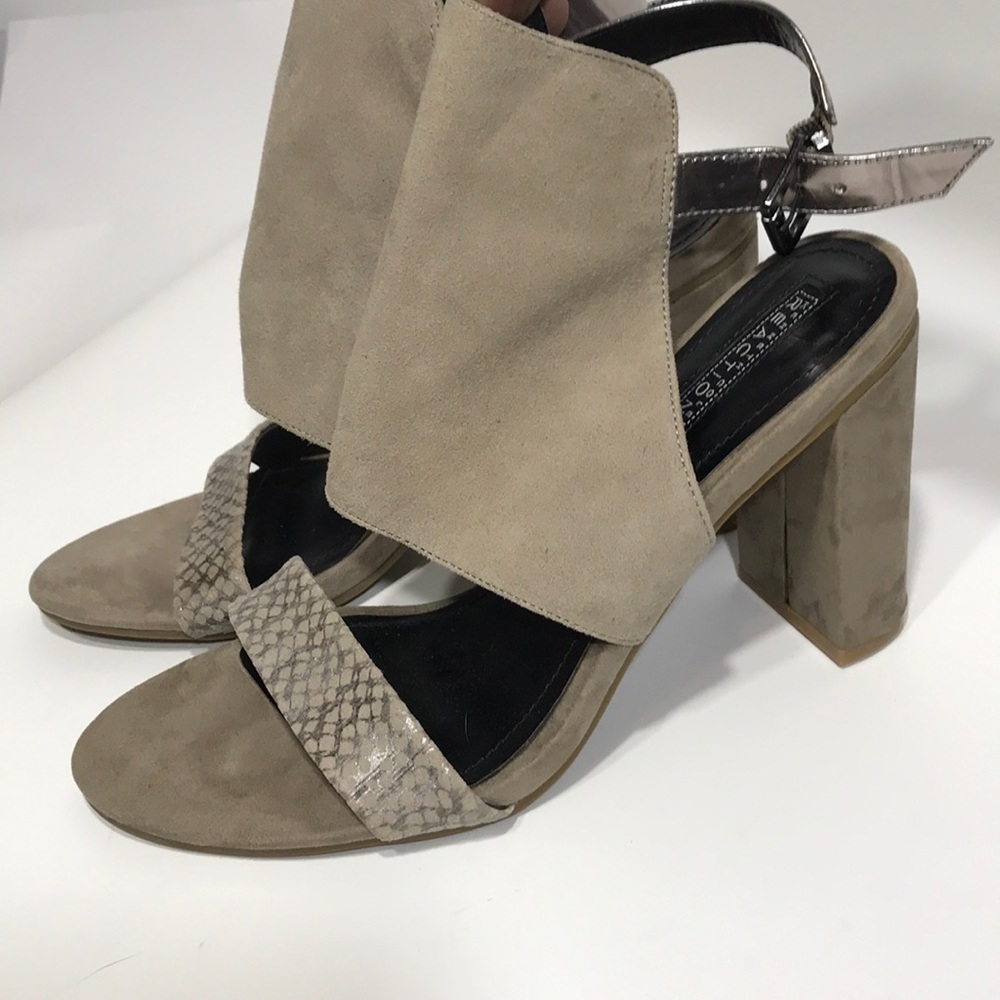 Kenneth Cole Tart Throb ankle strap size 9.5
